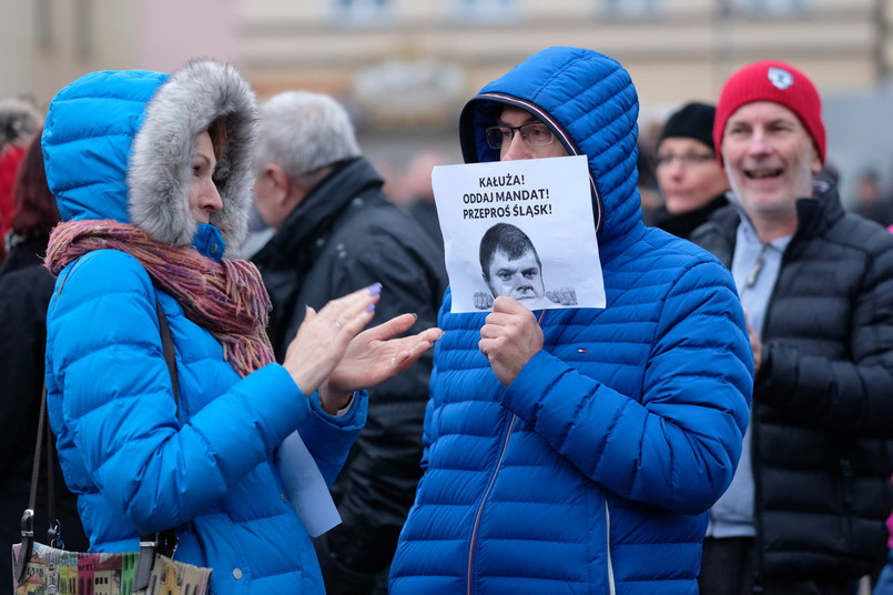 Protest przeciwko radnemu do sejmiku woj. śląskiego Wojciechowi Kałuży