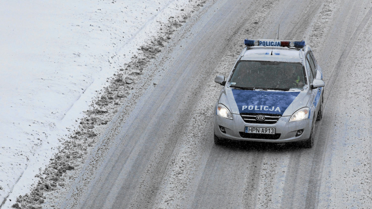 Gorzowska policja na czas ferii zimowych w regionie uprościła kontrole autokarów, które przewożą dzieci i młodzież. Od 31 stycznia do 9 lutego będzie je sprawdzała na terenie bazy gorzowskiego PKS, a nie jak przed rokiem w miejscach wyjazdu wycieczek.