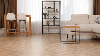 panele winylowe lvt do salonu – praktyczne i stylowe