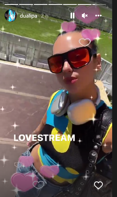 Speváčka Dua Lipa na bratislavskom štadióne Tehelné pole. 