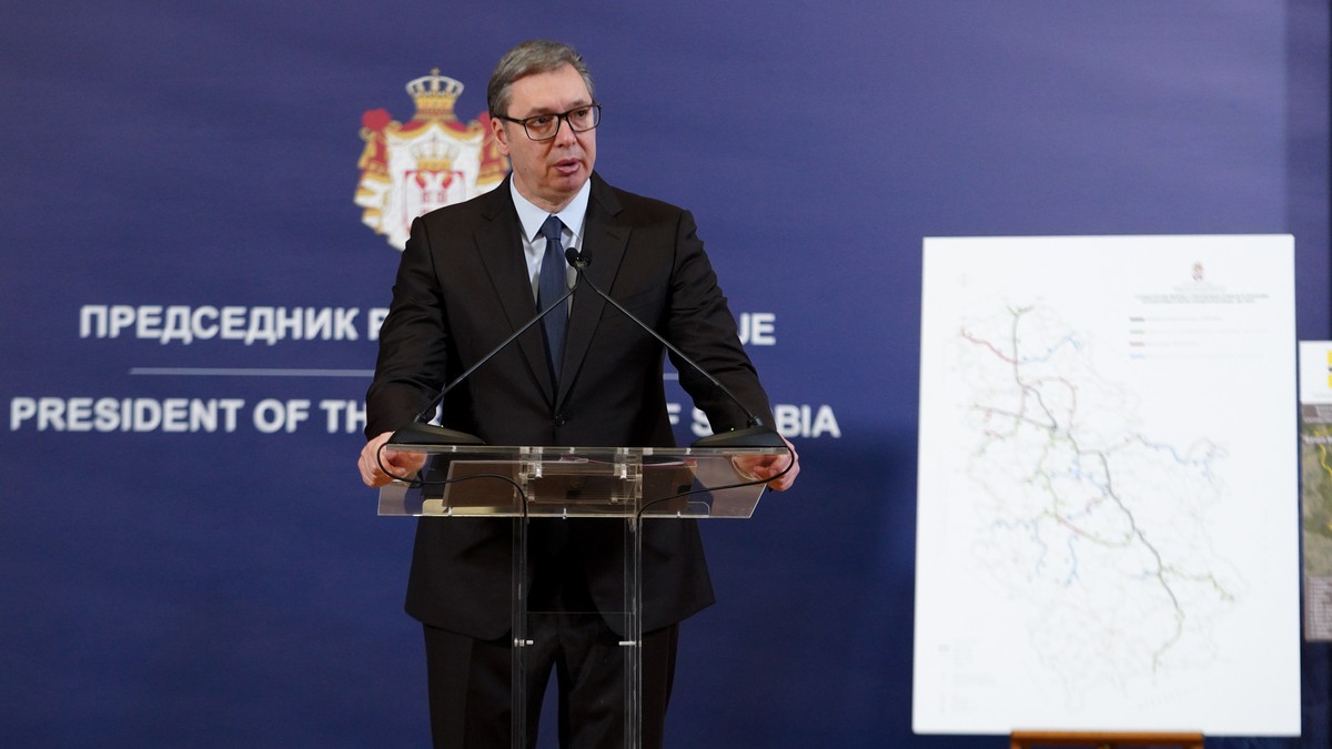 Predsednik Aleksandar Vučić izjavio je danas, nakon potpisivanja komercijalnog ugovora o projektovanju i izvođenju radova na izgradnji brze saobraćajnice granični prelaz Bački Breg-Sombor-Kula-Vrbas-Srbobran sa kompanijom Azvirt