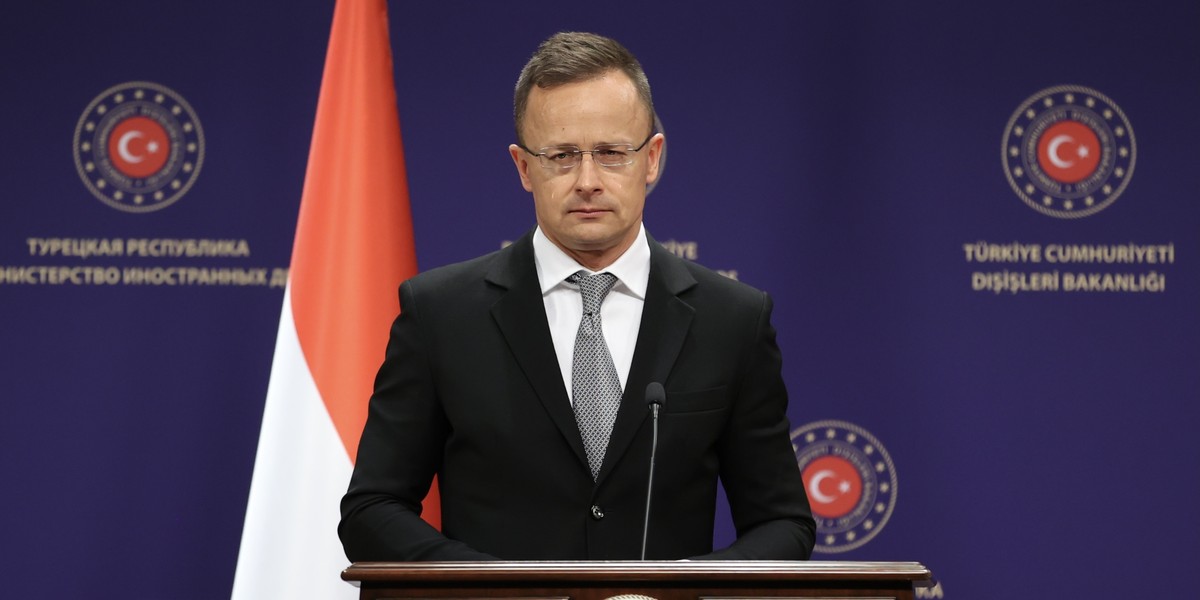 Minister spraw zagranicznych Węgier we wtorek po raz kolejny podkreślił, że jego kraj nie poprze ani sankcji na Rosję, ani nie przepuści przez swoje terytorium transportów broni do Ukrainy.