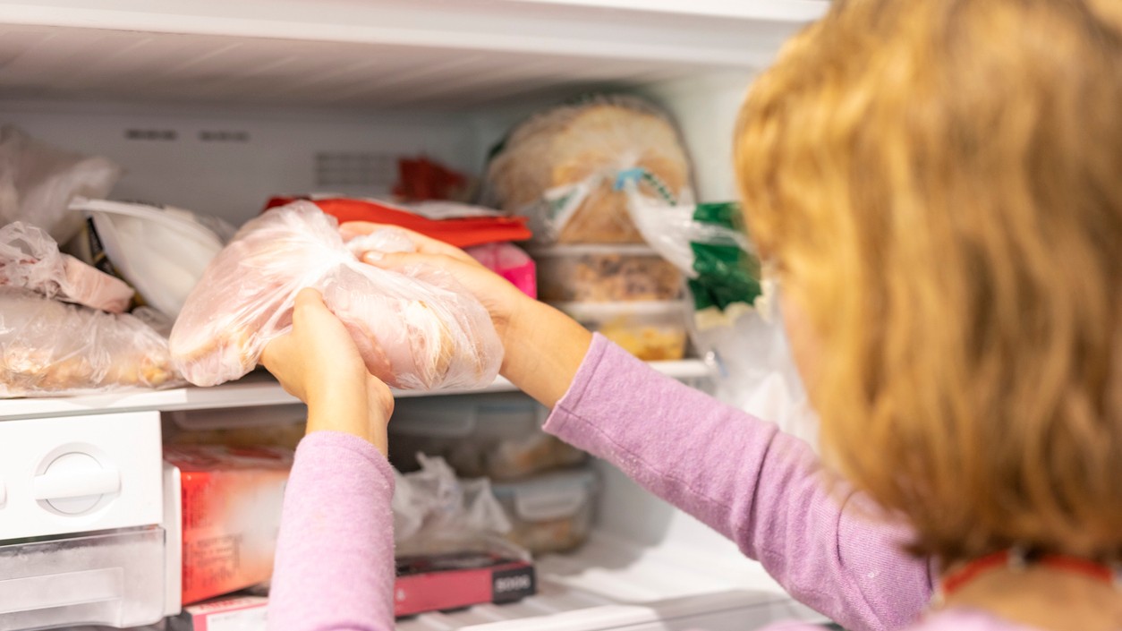 Správna príprava pri mrazení mäsa je veľmi dôležitá. (ilustračné foto)