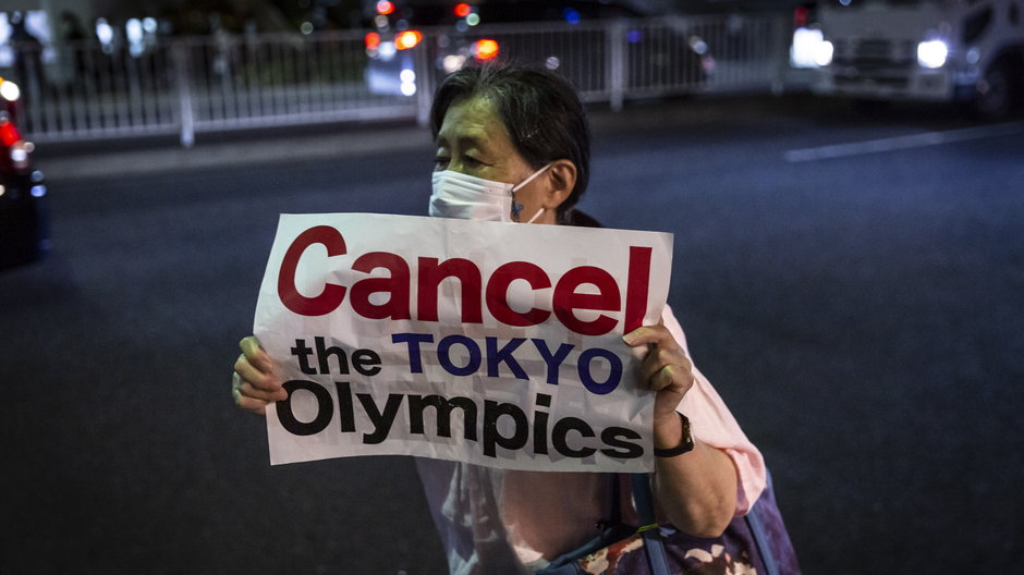 Kobieta protestująca przeciwko igrzyskom olimpijskim