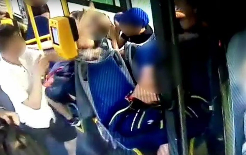 Brutalny atak w krakowskim autobusie. Wszystko nagrała kamera