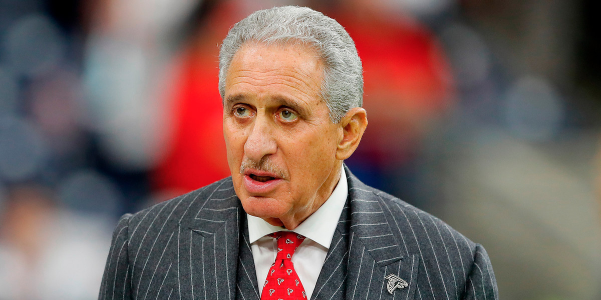 The contrast between Falcons owner Arthur Blank's expression at 2 key points in the Super Bowl says it all