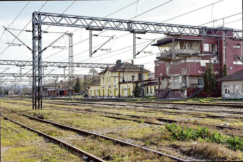 Đurđe nije bio lovac i, kako je utvrđeno, nije imao pušku. Gde je nabavio lovačku pušku iz koje je pucao u devojku, a zatim presudio sebi, utvrđuje se