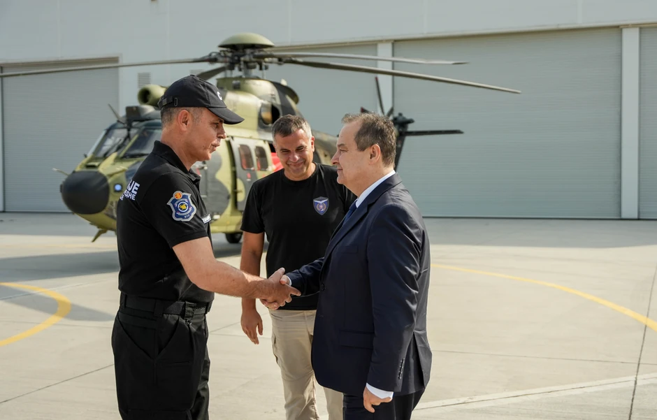 Ivica Dačić dočekao Helikoptersku jedinicu angažovanu na gašenju požara u Crnoj Gori