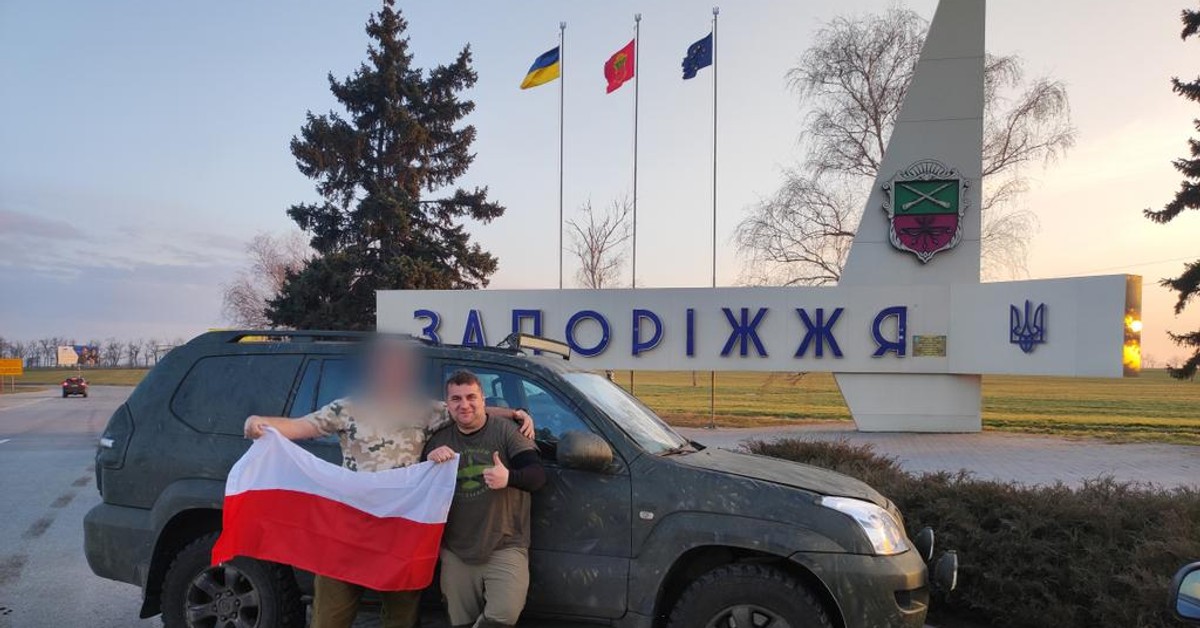 Dał Ukraińcom ponad 300 samochodów terenowych. Ten model sprawdza się najlepiej