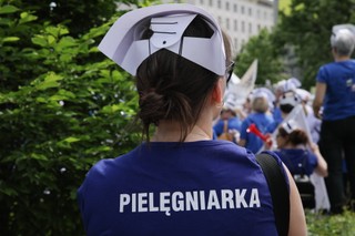 Żółta kartka dla rządu od pielęgniarek. Oto ich żądania