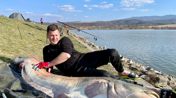 Pontyra ment, de egy igazi halszörny akadt a magyar pecás horgára – fotó