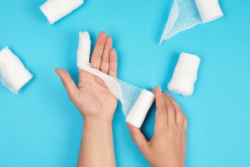 Megvágtam a bal mutatóujjam, elég sokáig vérzett, megmutassam orvosnak? Az orvos válaszol