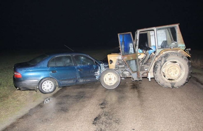 Pijany traktorzysta staranował auto