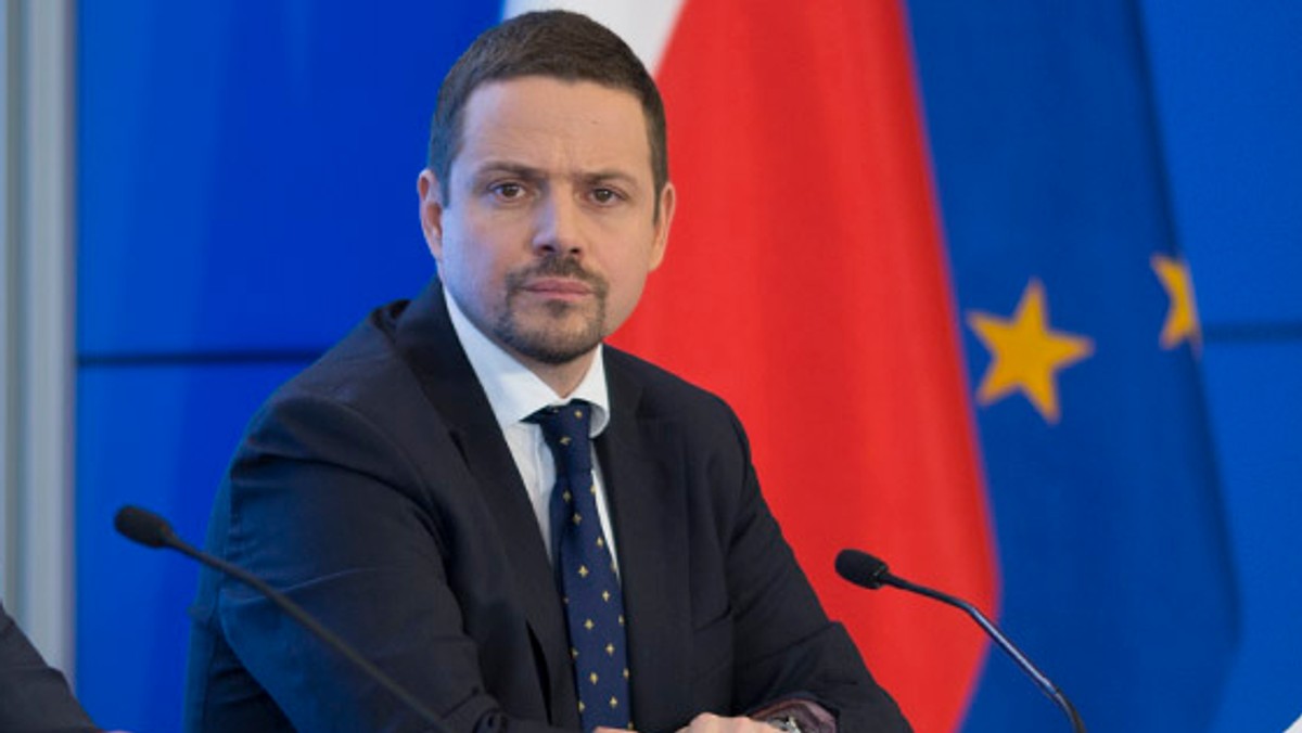 Nie ma zmiany polityki rządu w kwestii Ukrainy - oświadczył minister ds. europejskich Rafał Trzaskowski. Podkreślił, że Polska jest przeciwna ewentualnemu osłabieniu sankcji UE wobec Rosji i wszelkim próbom zmiany treści umowy stowarzyszeniowej Ukraina-UE.