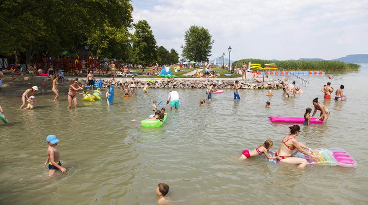 Tízből kilenc nyertes az északi parton van, köztük
a balatongyöröki strand is /Fotó: MTI - Varga GYörgy