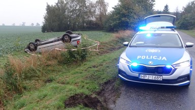 Zjechał na pobocze i dachował. Policjanci ustalili o nim wiele ciekawych informacji