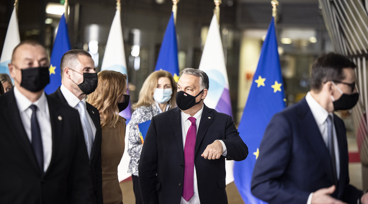 A Miniszterelnöki Sajtóiroda által közreadott képen Orbán Viktor miniszterelnök (k) az EU-tagországok és az Európai Unió Keleti Partnerségét alkotó országok állam-, illetve kormányfőinek találkozóján Brüsszelben 2021. december 15-én / Fotó: MTI/Miniszterelnöki Sajtóiroda/Fischer Zoltán