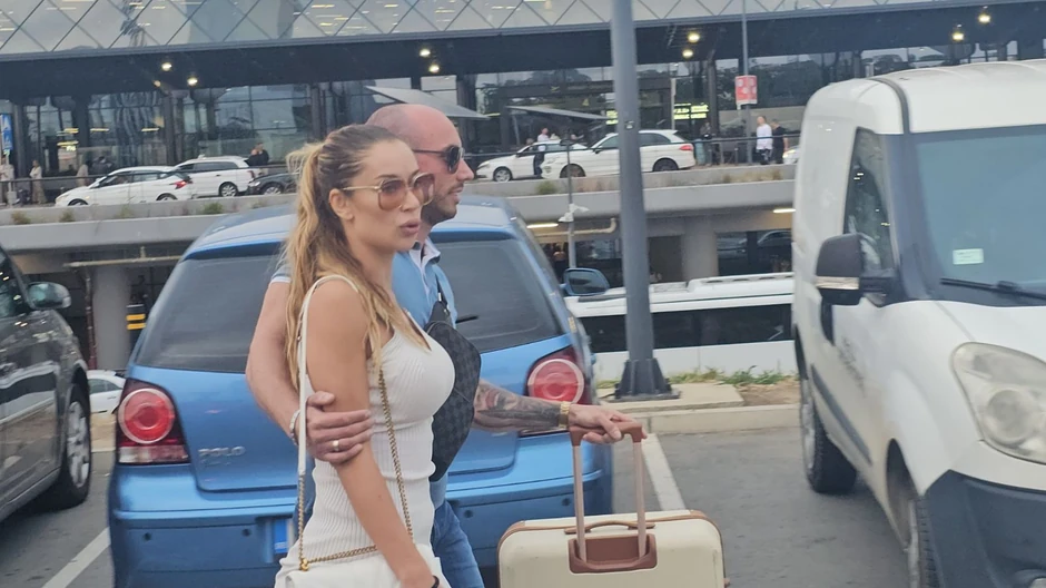 Tea sa mužem na aerodromu