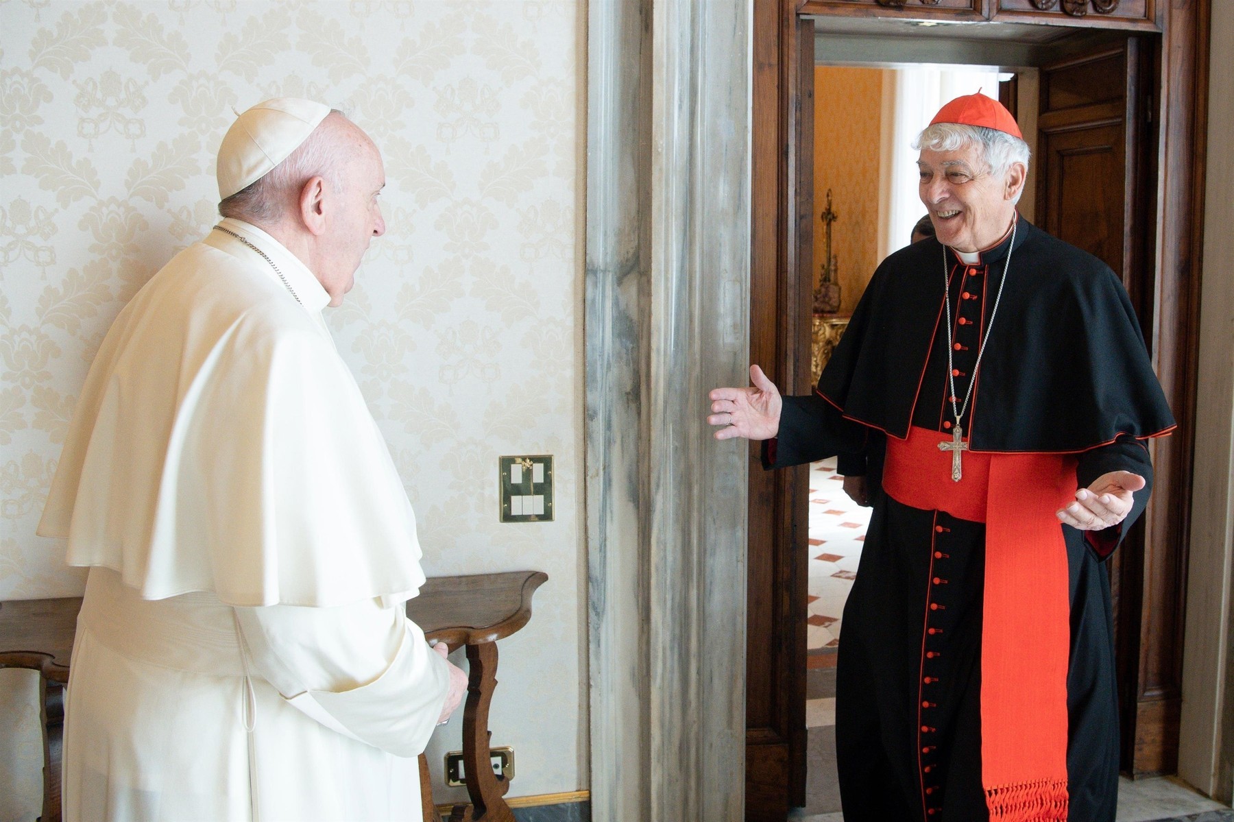 Pápež František a kardinál Edoardo Menichelli.