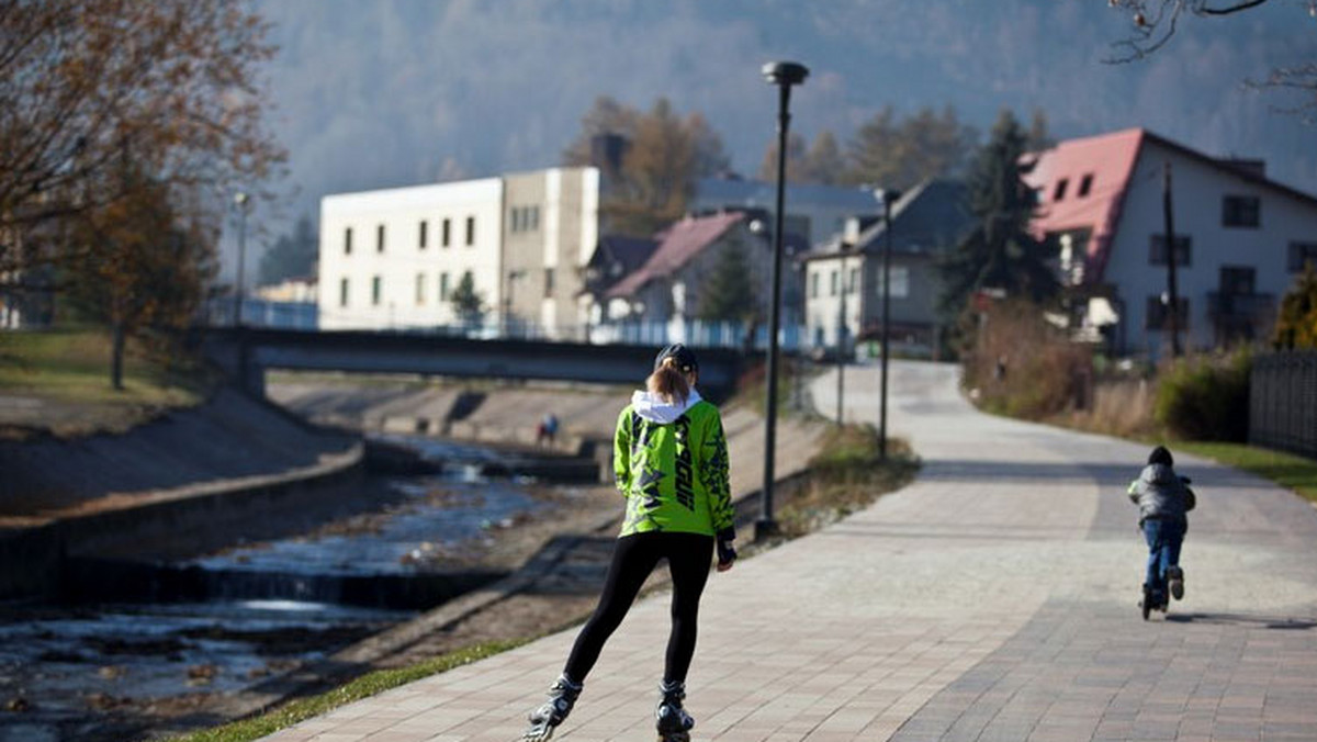 Woźnice ze Szczyrku protestowali w sobotę przeciwko decyzji burmistrza miasta, który zabronił ich pojazdom poruszania się wyremontowaną malowniczą ścieżką wzdłuż rzeki Żylicy. Samorządowiec odpowiada: to szlak rowerowo-spacerowy, a nie dla zaprzęgów.