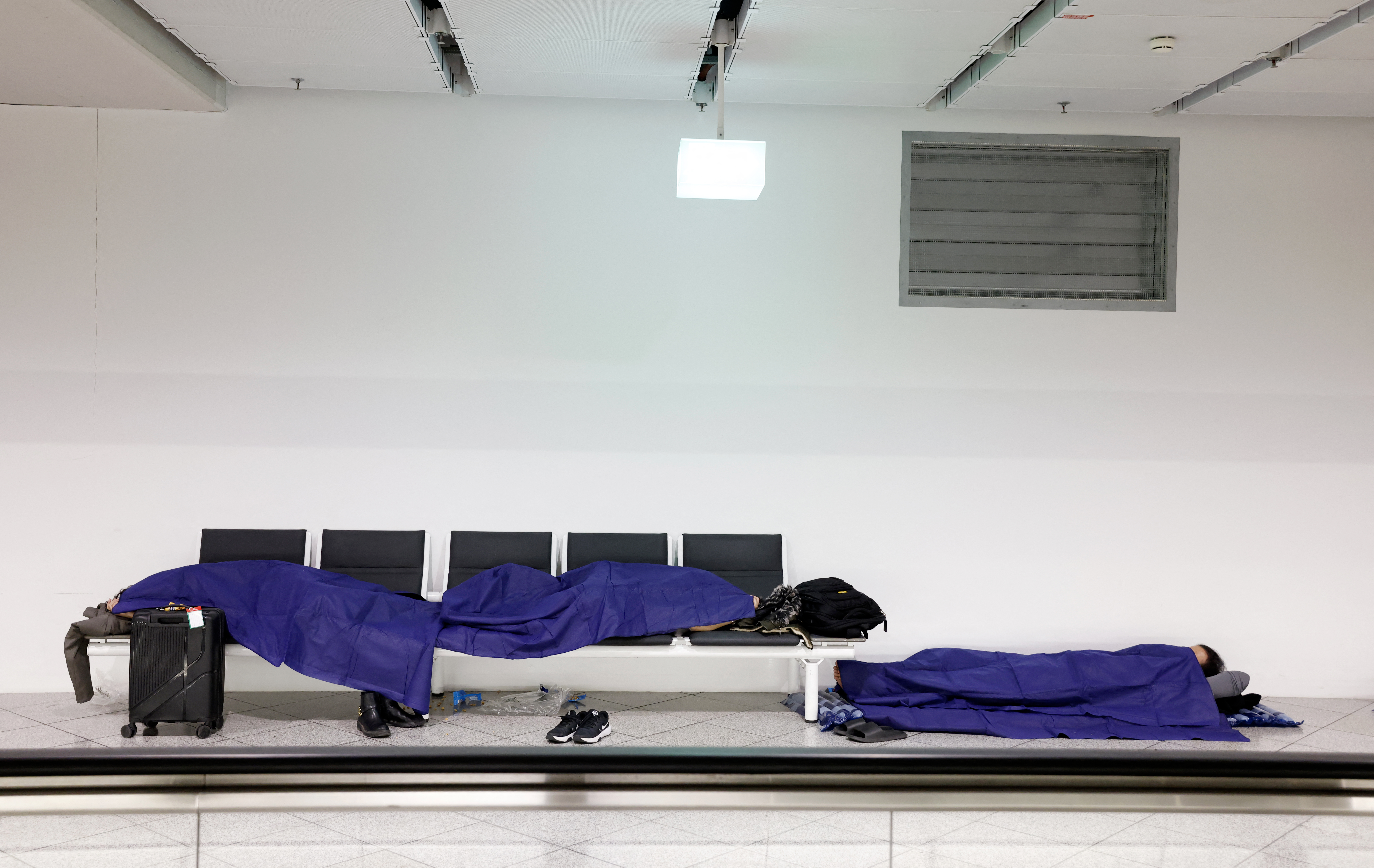 Múnich suspende vuelos: Drones afectan 6500 pasajeros