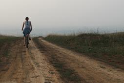 kobieta wieś rower
