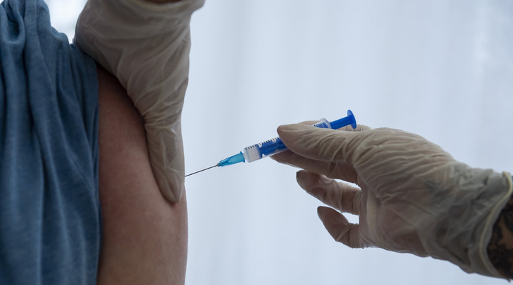 Káros mellékhatást okozhat a Moderna vakcinája / Fotó: MTI/Komka Péter