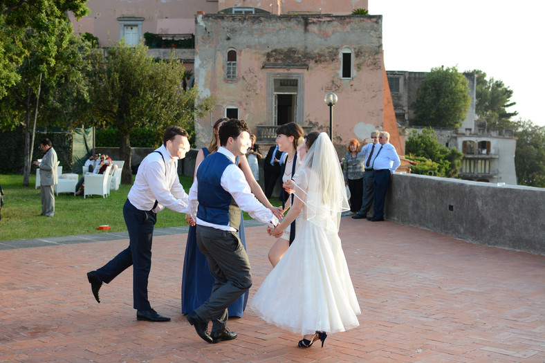 Niezobowiącujące tańce na weselu Włocha i Angielki