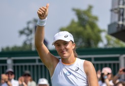 Wimbledon: Świątek rozgromiła Rumunkę w niecałą godzinę