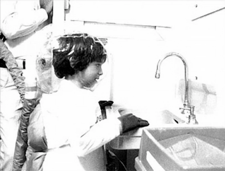 Dejvid Veter 1977. u odelu koje mu je poklonila NASA