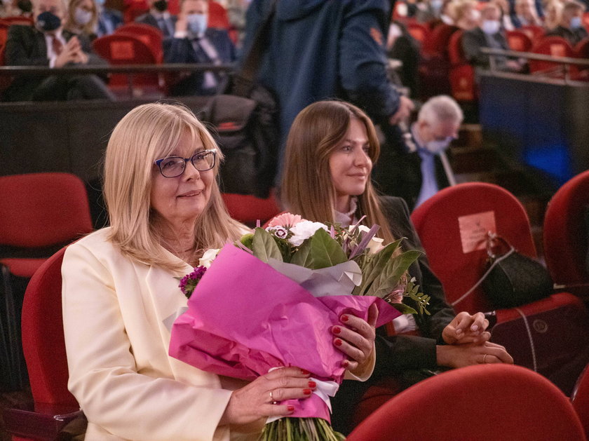Anna Lewandowska podczas premiery oklaskiwała mamę, która wyreżyserowała film „Położna”