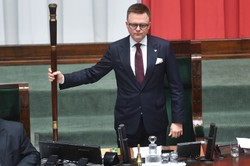 Hołownia chce przejąć wyborców Kaczyńskiego? "Kryzys w PiS musi trwać długo"