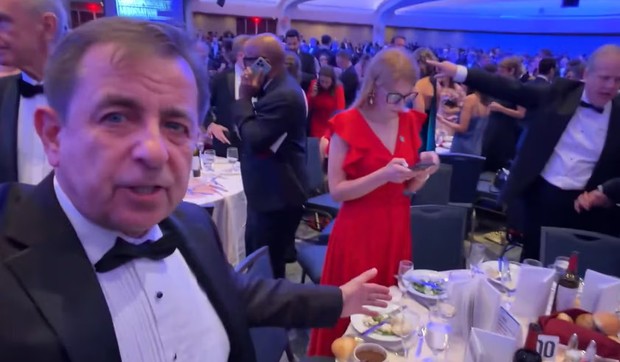 Poljski novinar sedeo blizu Trampovog stola u trenutku pucnjave