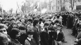 Marosvásárhely fekete márciusa: a románok és a magyarok véres összecsapása – „Ne féljetek magyarok, itt vannak a cigányok!” 