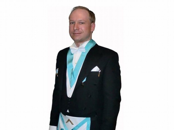 breivik w stroju masona