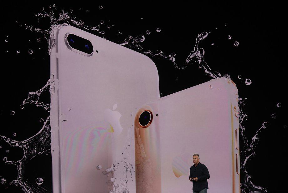 Wszystkie tegoroczne modele iPhone'ów są odporne na zachlapanie