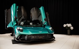 polski kolekcjoner odebrał kluczyki do "jednorożca". pierwszy aston martin valhalla już w kraju