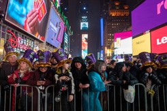 Mężczyzna zaatakował maczetą na Times Square. Trzej policjanci zostali ranni