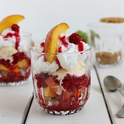 Peach Melba pohárdesszert