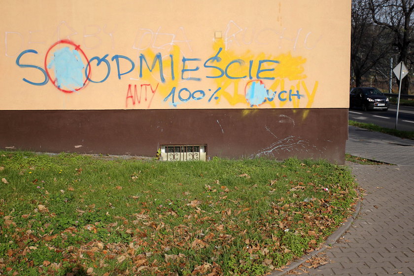 Mysłowice. Marcin Stroński walczy z wulgarnymi napisami na murach