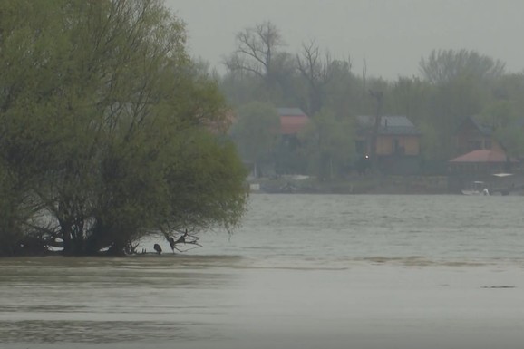 ALARM U SRBIJI Izlile se dve reke, vodostaj na ovim raste IZ SATA U SAT! Stručnjaci upozoravaju: Građanima se savetuje dodatna pažnja (VIDEO)