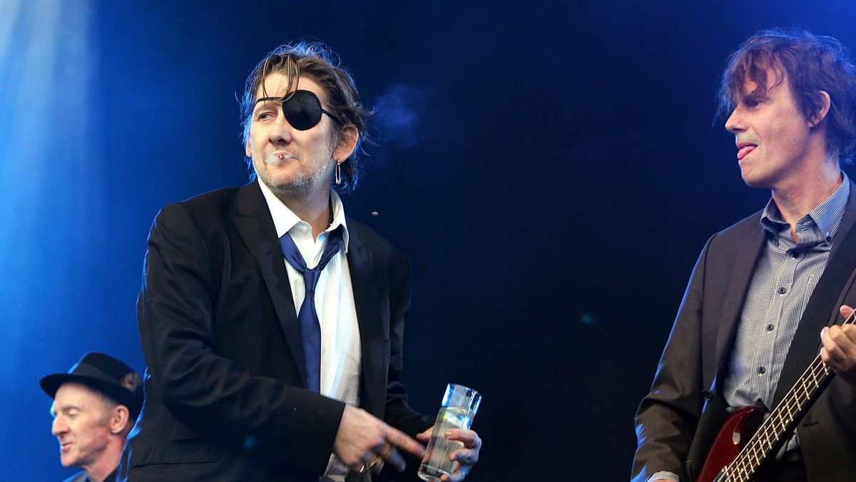 Obserwując jego narkotyczno-alkoholowe ekscesy, mało kto wierzył w to, że Shane MacGowan dożyje dzisiejszych czasów. Frontman punkowo-folkowej grupy The Pogues opowiada o początkach kariery, konfliktach z kolegami z zespołu i swoich wybrykach.