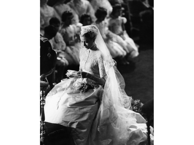 Najsłynniejsze suknie ślubne wszech czasów - Grace Kelly, ślub z księciem Rainierem Grimaldim.