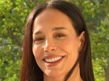 "ŽELIM VAM SVE NAJGORE!" Editi Aradinović su za reprizu Nove godine ISPALI SILIKONI iz riskantne haljine, a za Novu je pobesnela!