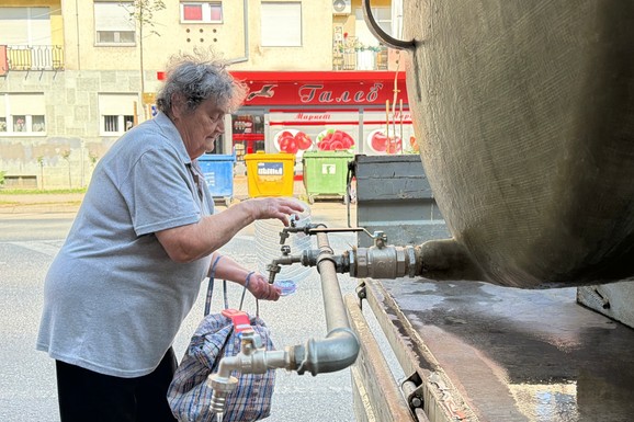 Otvorena besplatna telefonska linija za osetljive kategorije u Čačku: Ovo je broj za dostavu flaširane vode