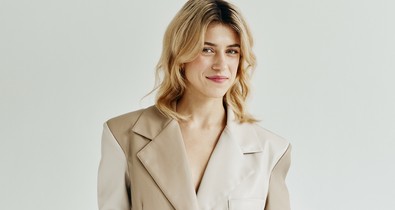 Nagy Katica élete legszebb ruhájában érkezett a GLAMOUR Women of the Year gálára - a Semmelweis színésznője csak úgy tündökölt