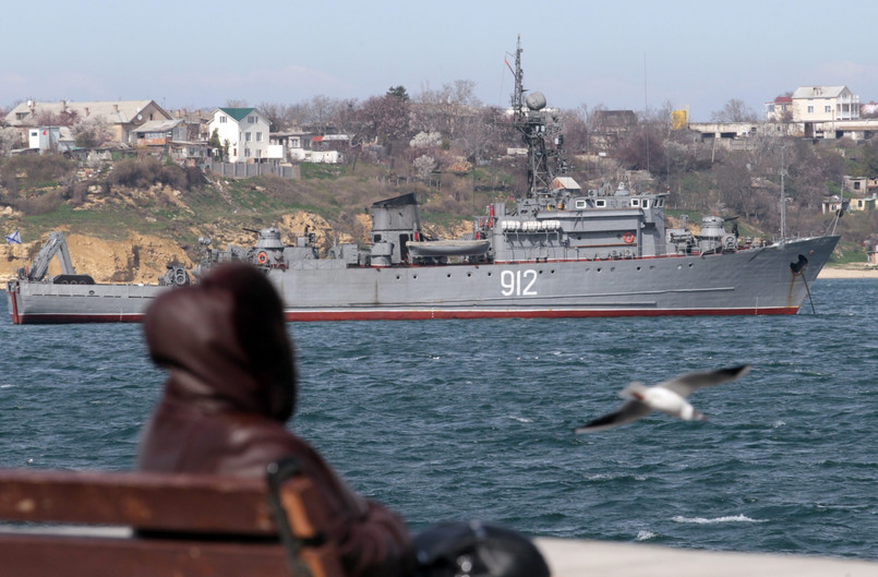 Rosyjski okręt Turbinist u wybrzeży Sewastopolu, Krym, Ukraina