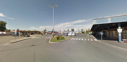 Makabra w Krośnie. Pasażer zaatakował nożem kierowcę busa. Trwają poszukiwania