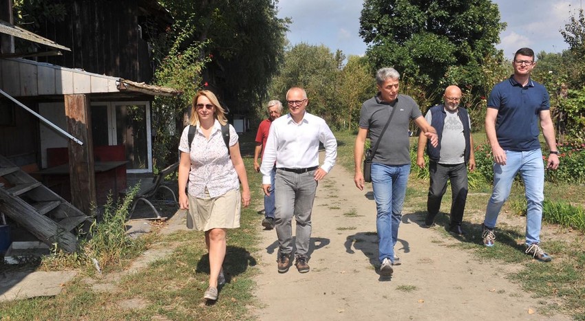 Vesić sa saradnicima u obilasku VRO