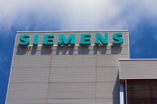 Globalne cięcia w Siemensie. 7 tys. osób straci pracę, część fabryk do zamknięcia